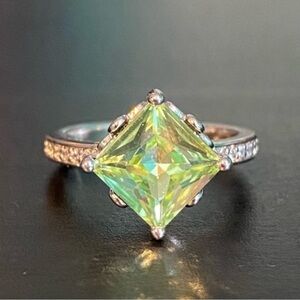 Fragrant Jewels Mystical Knots Ring Light Green/Silver- Size 6.